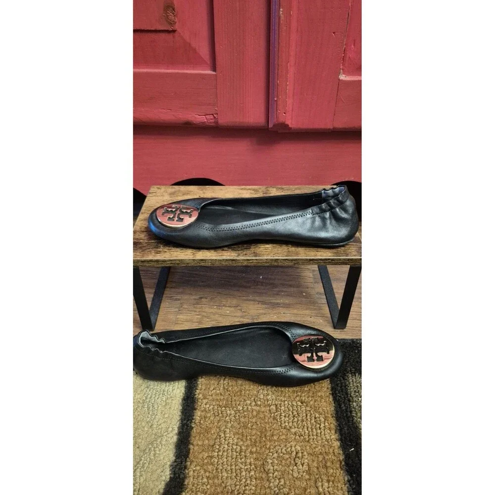 Tory Burch Size 9 (READ) Reva Black Leather Gold Medallion Logo Ballet Flats